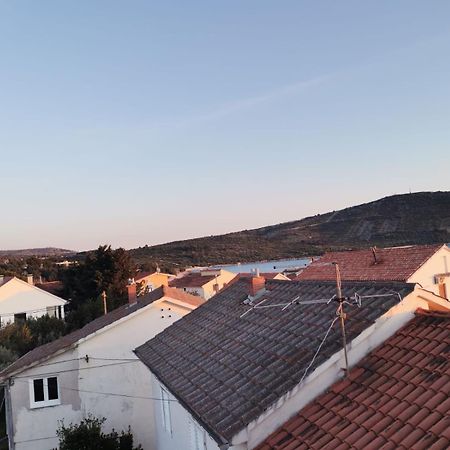 Apartmani Ljubo Примоштен Екстер'єр фото