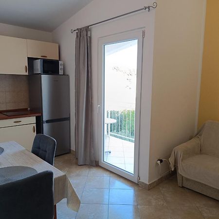 Apartmani Ljubo Примоштен Екстер'єр фото