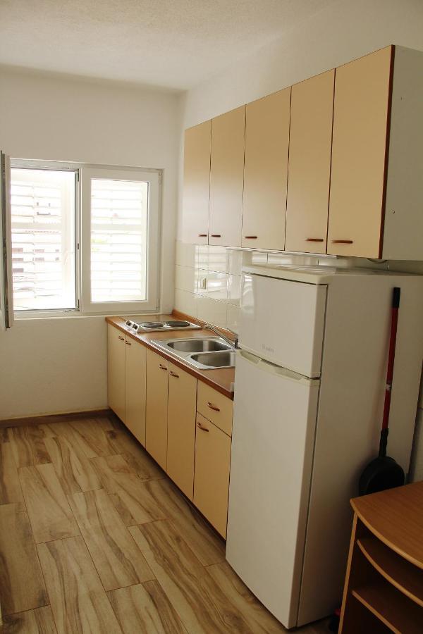 Apartmani Ljubo Примоштен Екстер'єр фото
