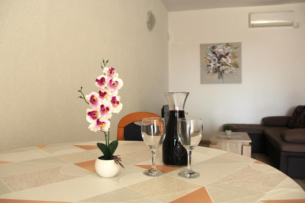 Apartmani Ljubo Примоштен Екстер'єр фото