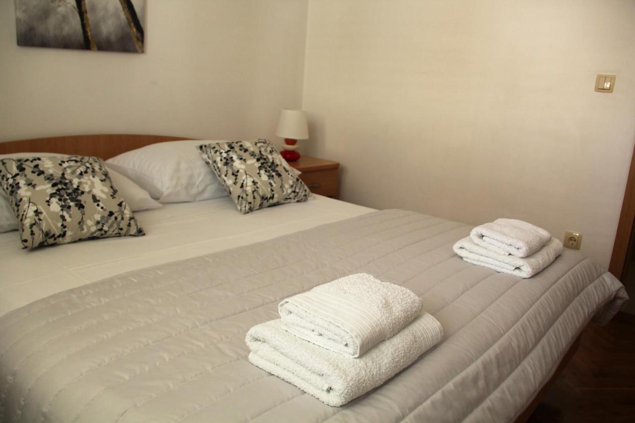 Apartmani Ljubo Примоштен Екстер'єр фото