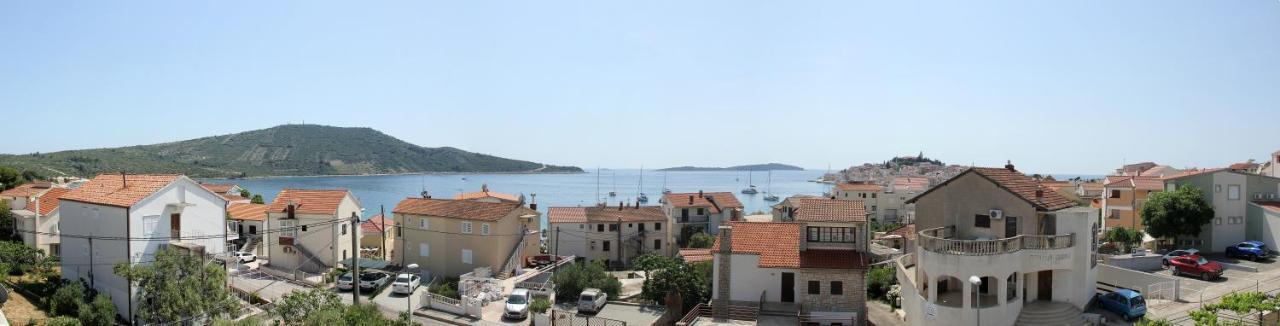 Apartmani Ljubo Примоштен Екстер'єр фото