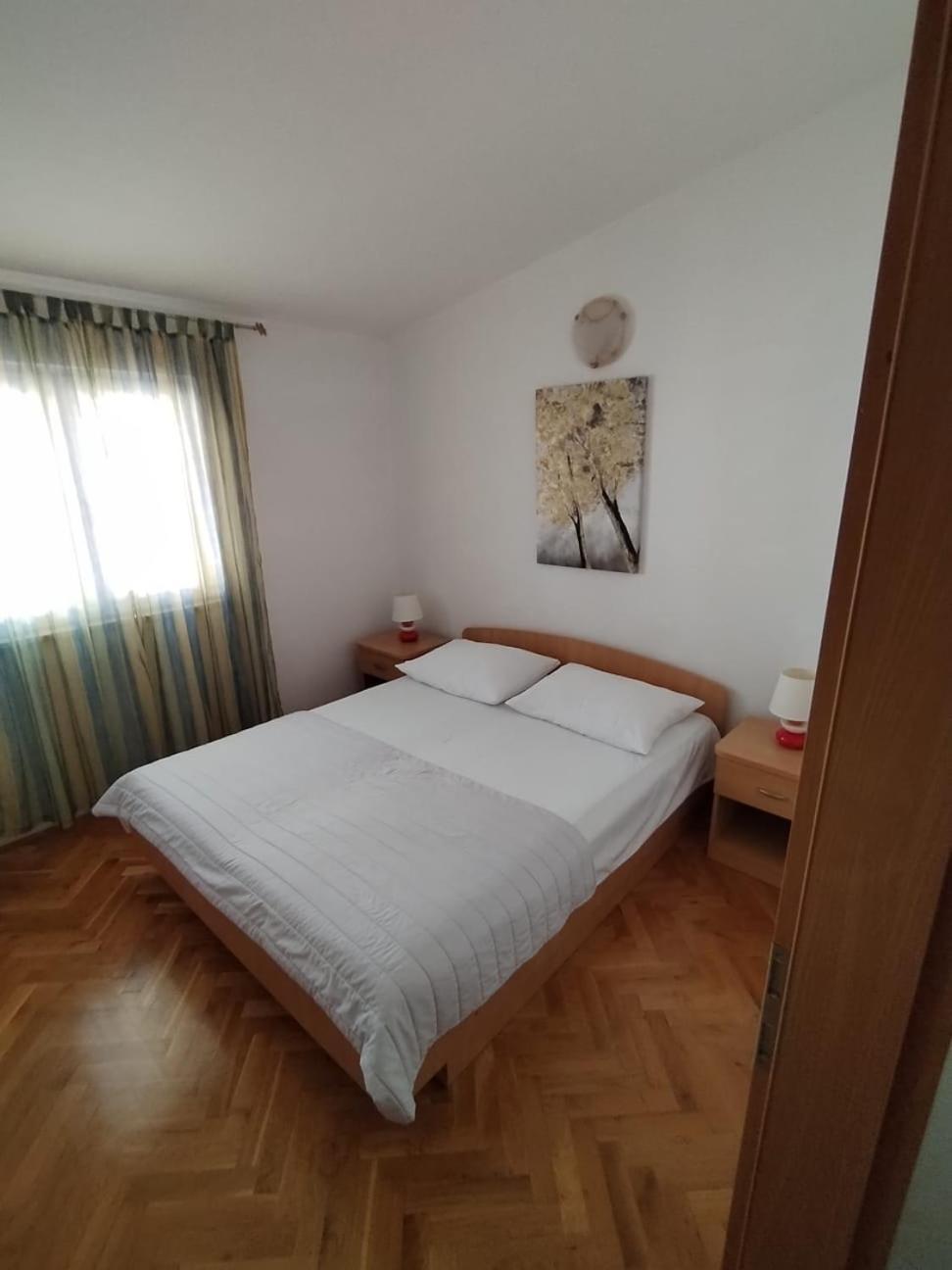 Apartmani Ljubo Примоштен Екстер'єр фото
