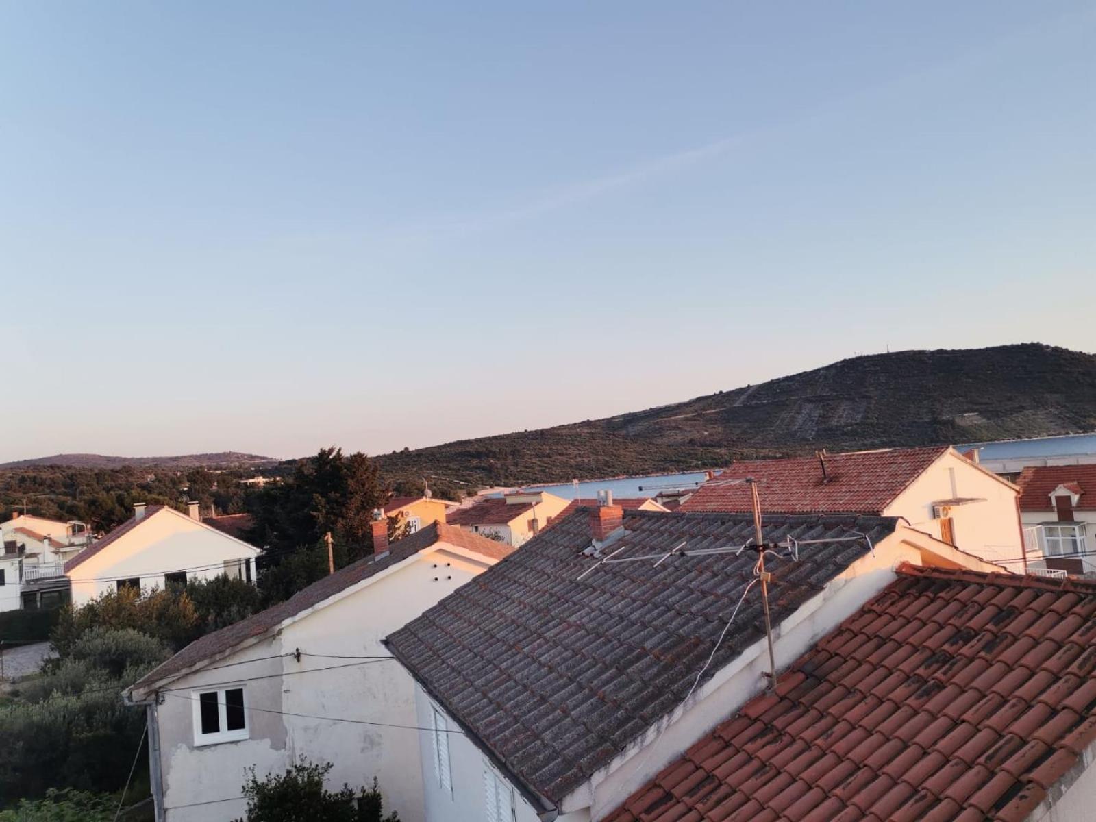 Apartmani Ljubo Примоштен Екстер'єр фото