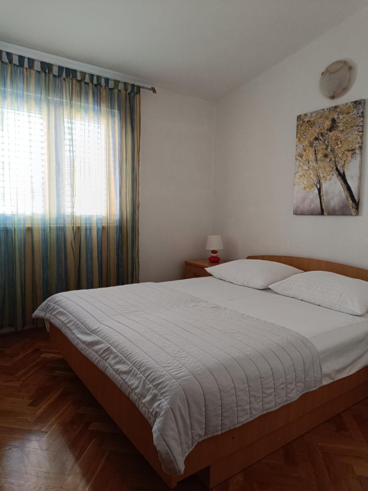 Apartmani Ljubo Примоштен Екстер'єр фото