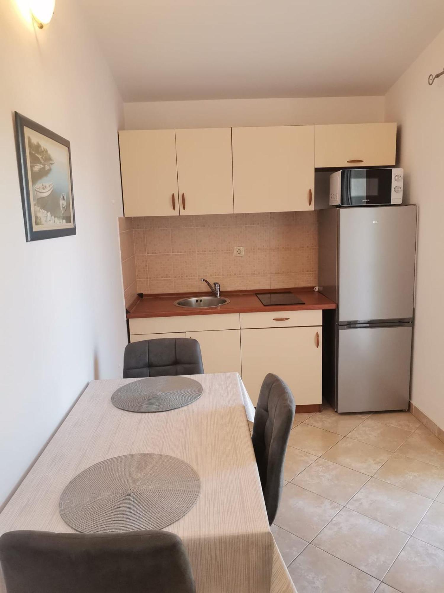 Apartmani Ljubo Примоштен Екстер'єр фото