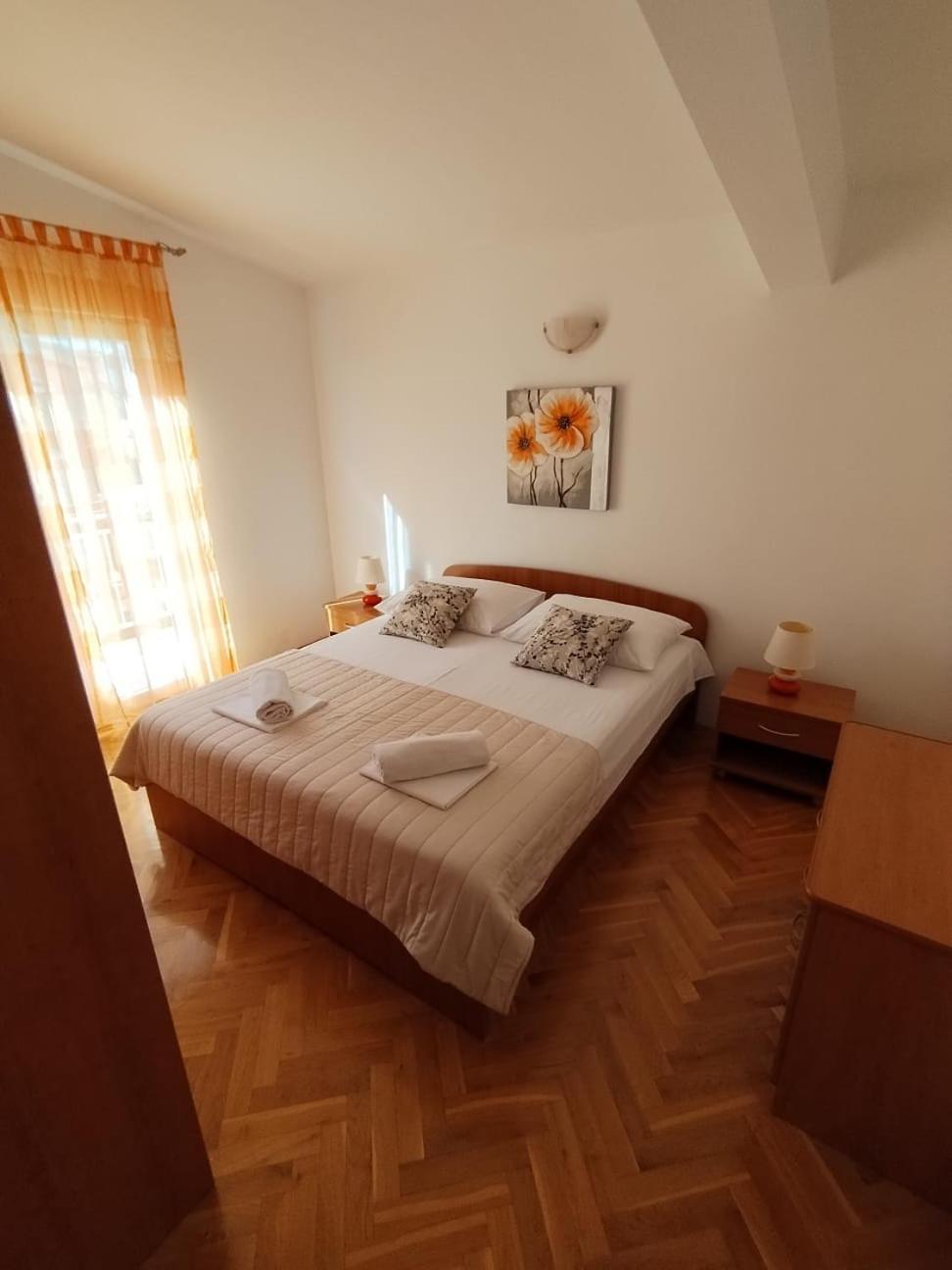Apartmani Ljubo Примоштен Екстер'єр фото