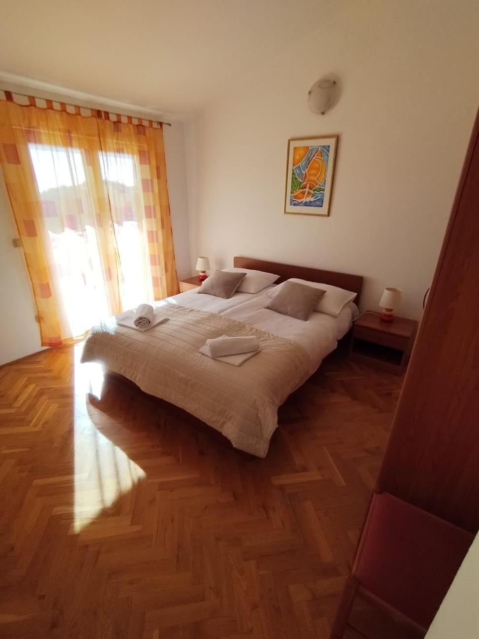 Apartmani Ljubo Примоштен Екстер'єр фото