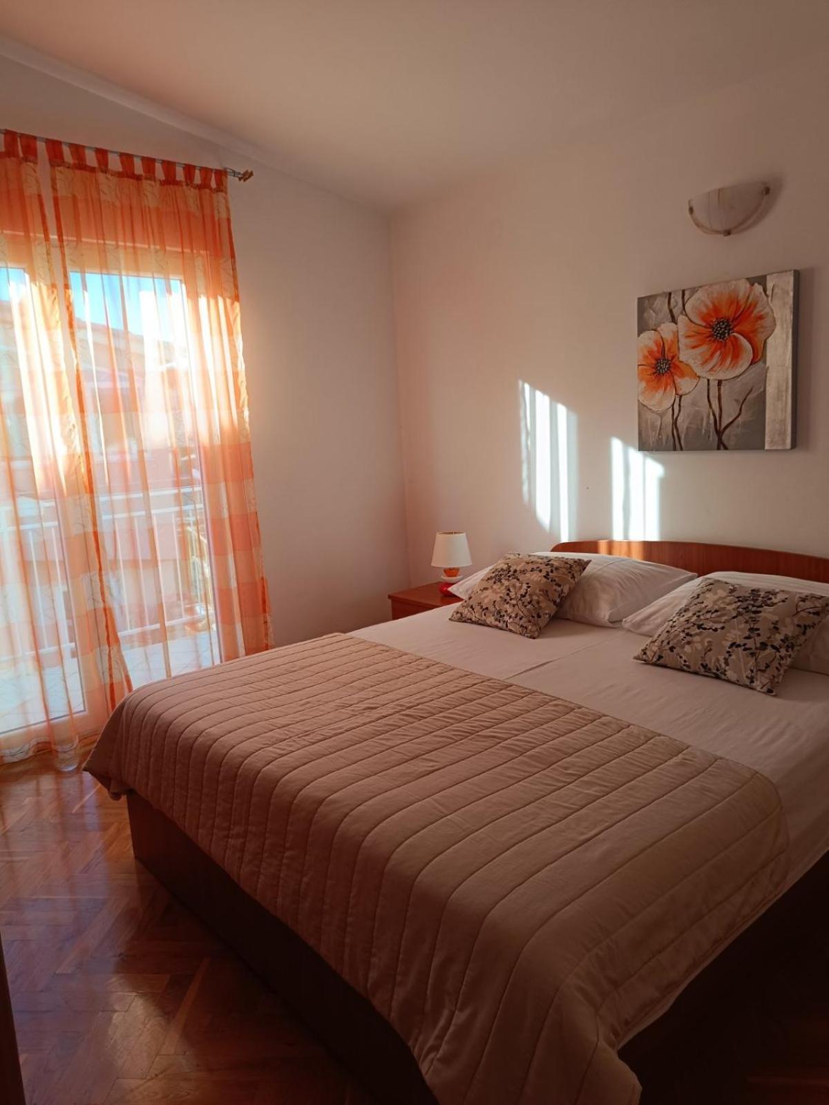 Apartmani Ljubo Примоштен Екстер'єр фото
