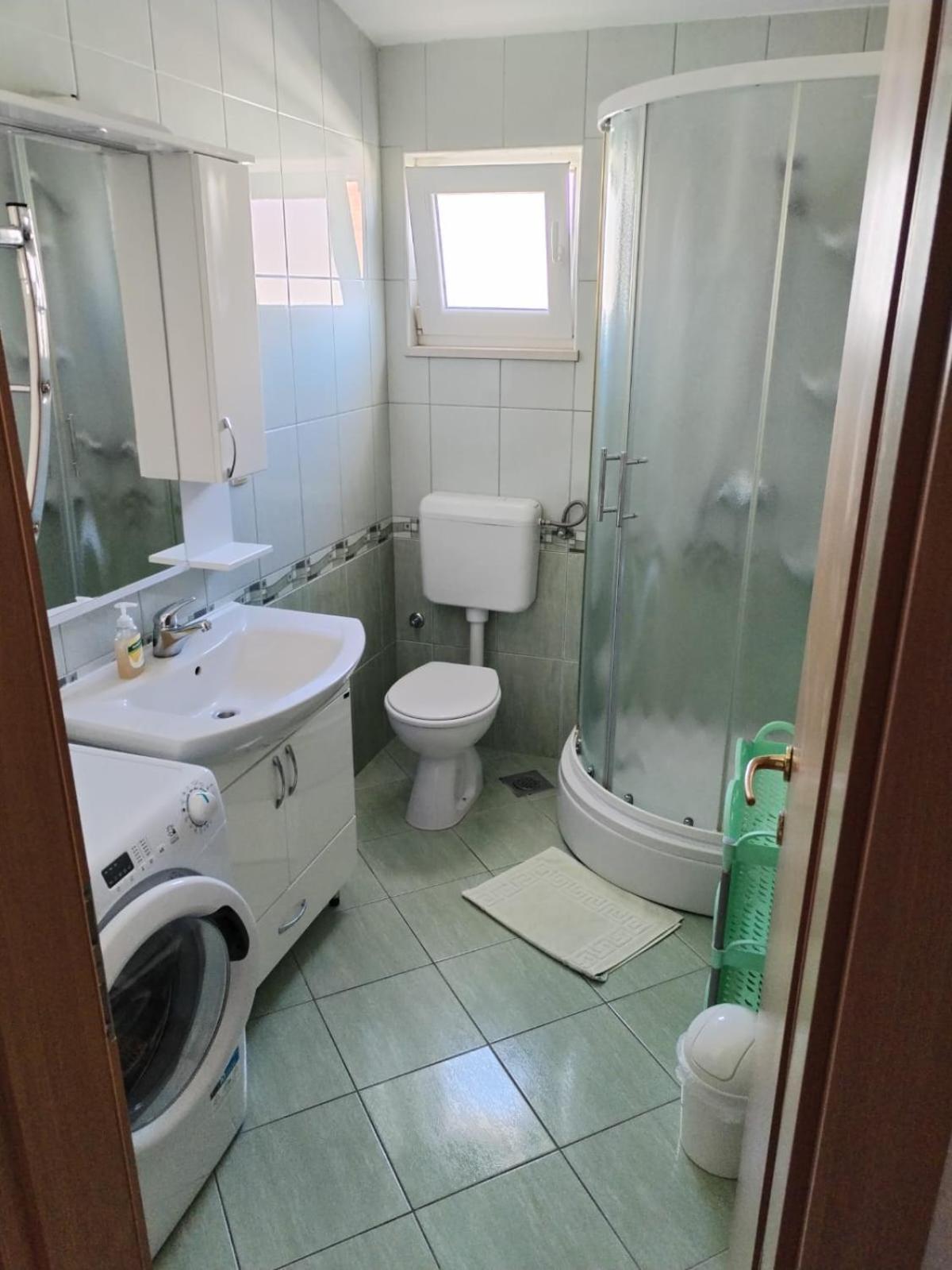 Apartmani Ljubo Примоштен Екстер'єр фото