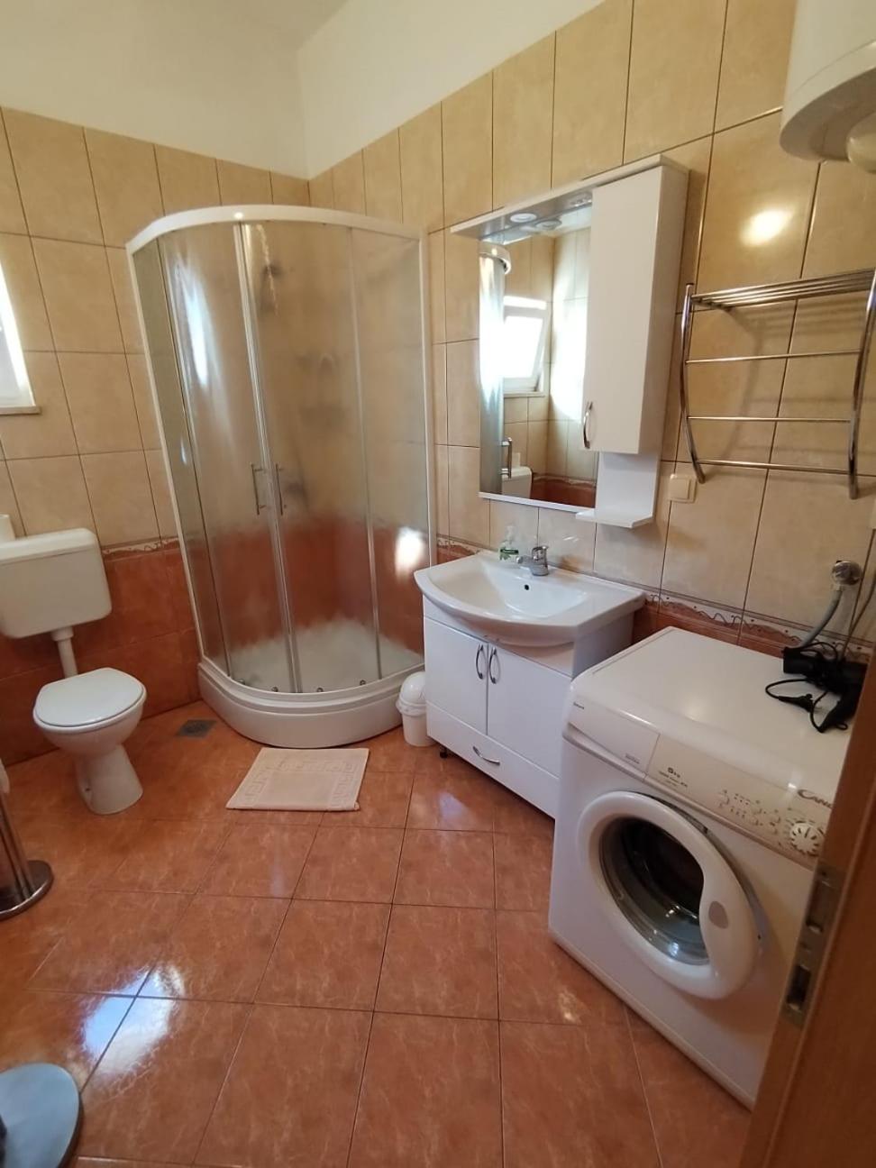 Apartmani Ljubo Примоштен Екстер'єр фото