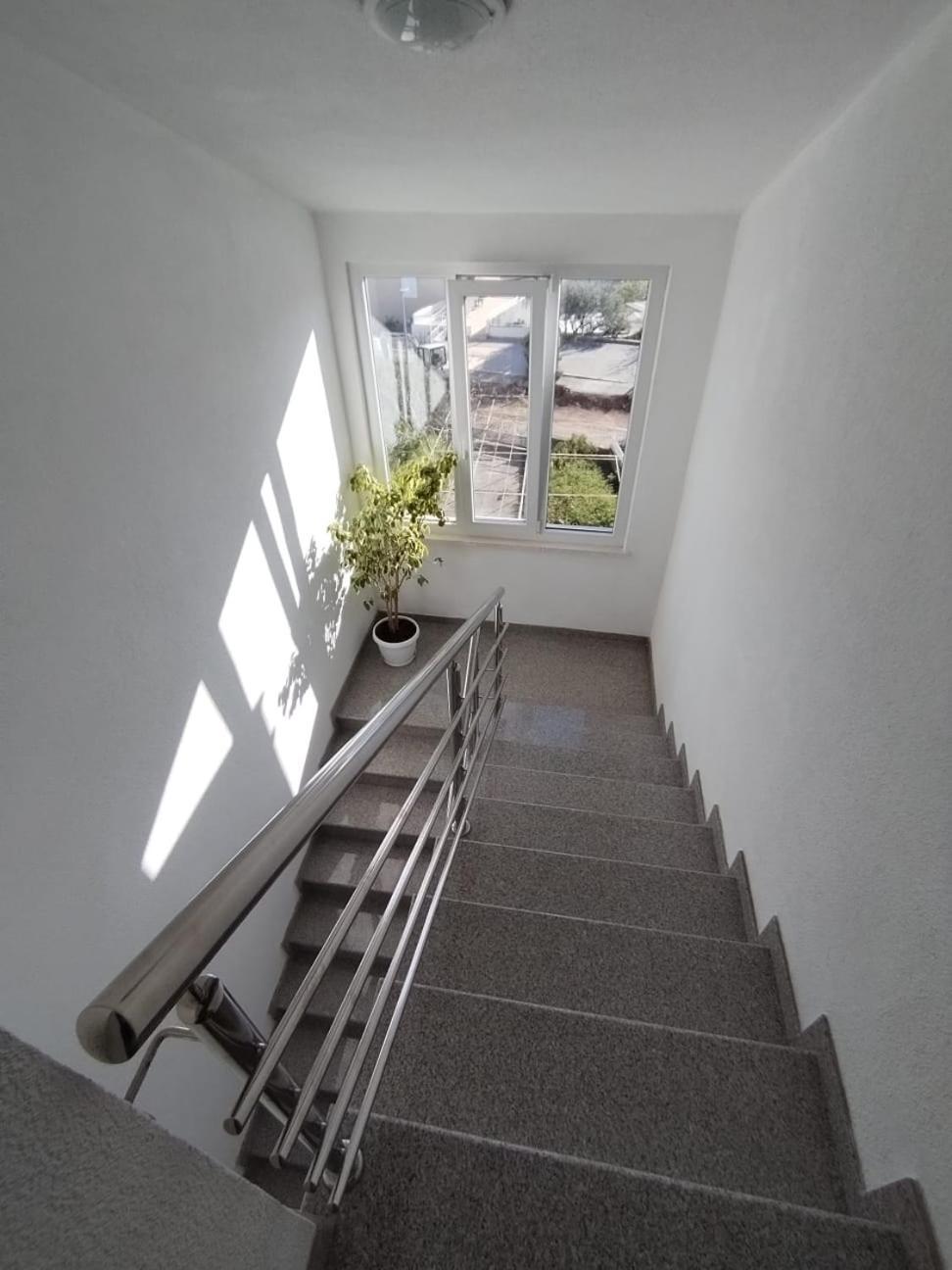 Apartmani Ljubo Примоштен Екстер'єр фото