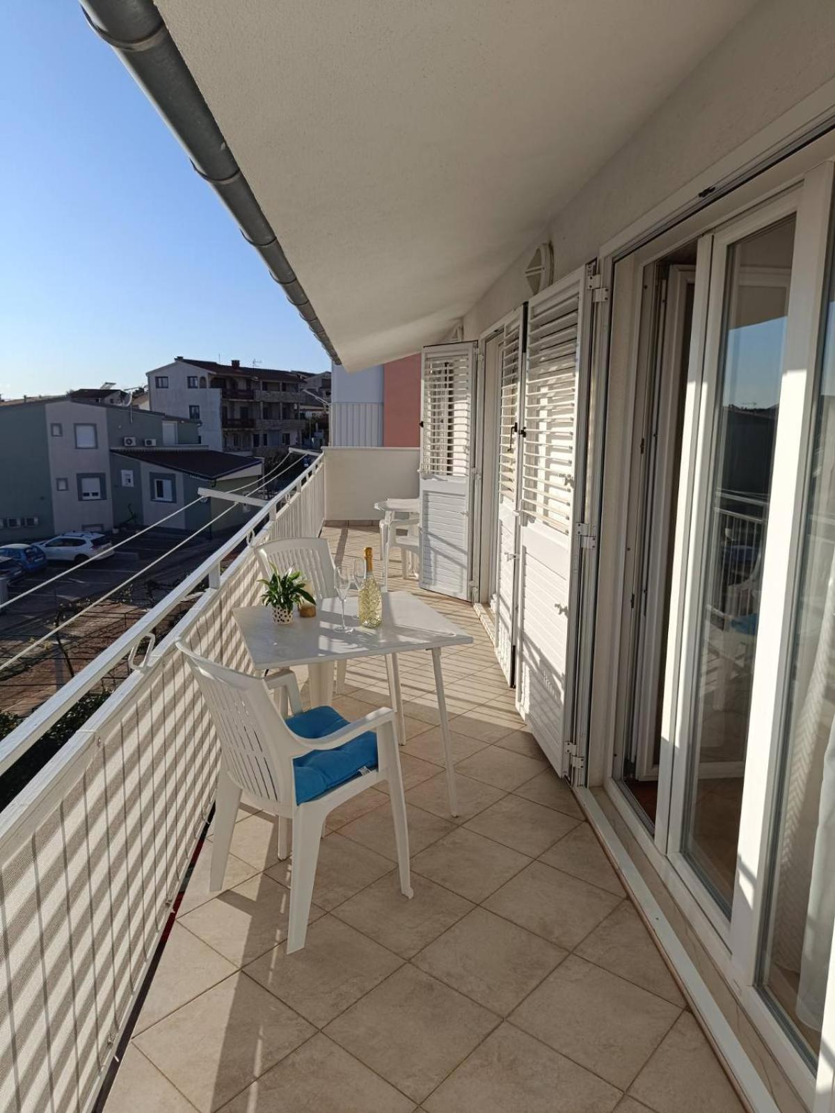 Apartmani Ljubo Примоштен Екстер'єр фото