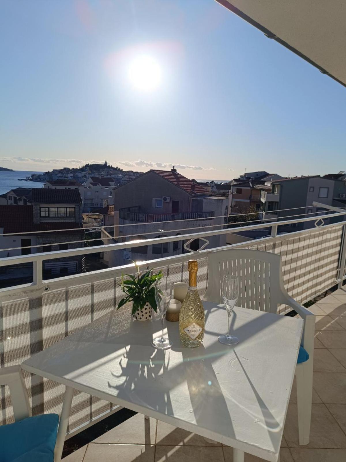 Apartmani Ljubo Примоштен Екстер'єр фото