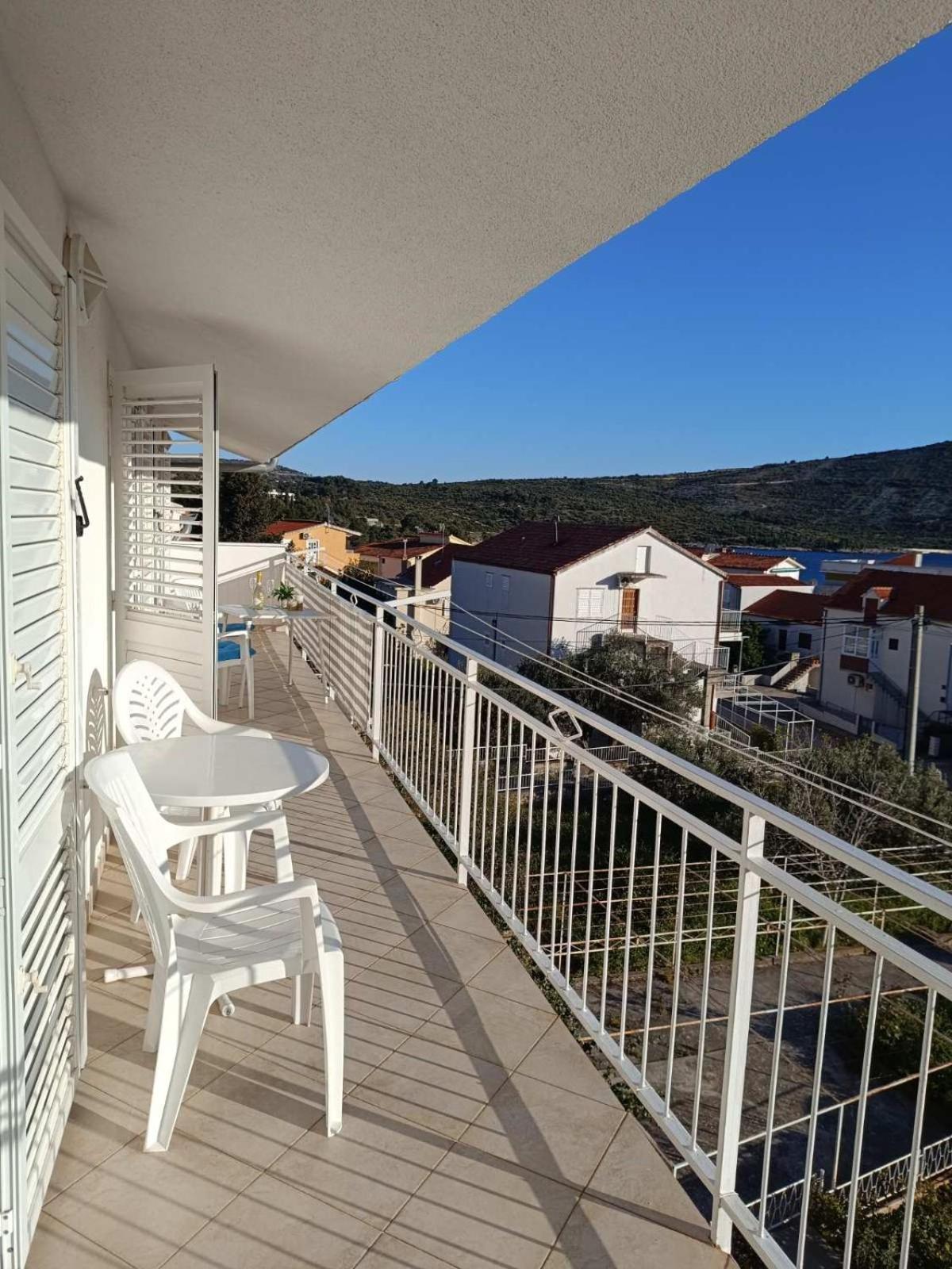 Apartmani Ljubo Примоштен Екстер'єр фото