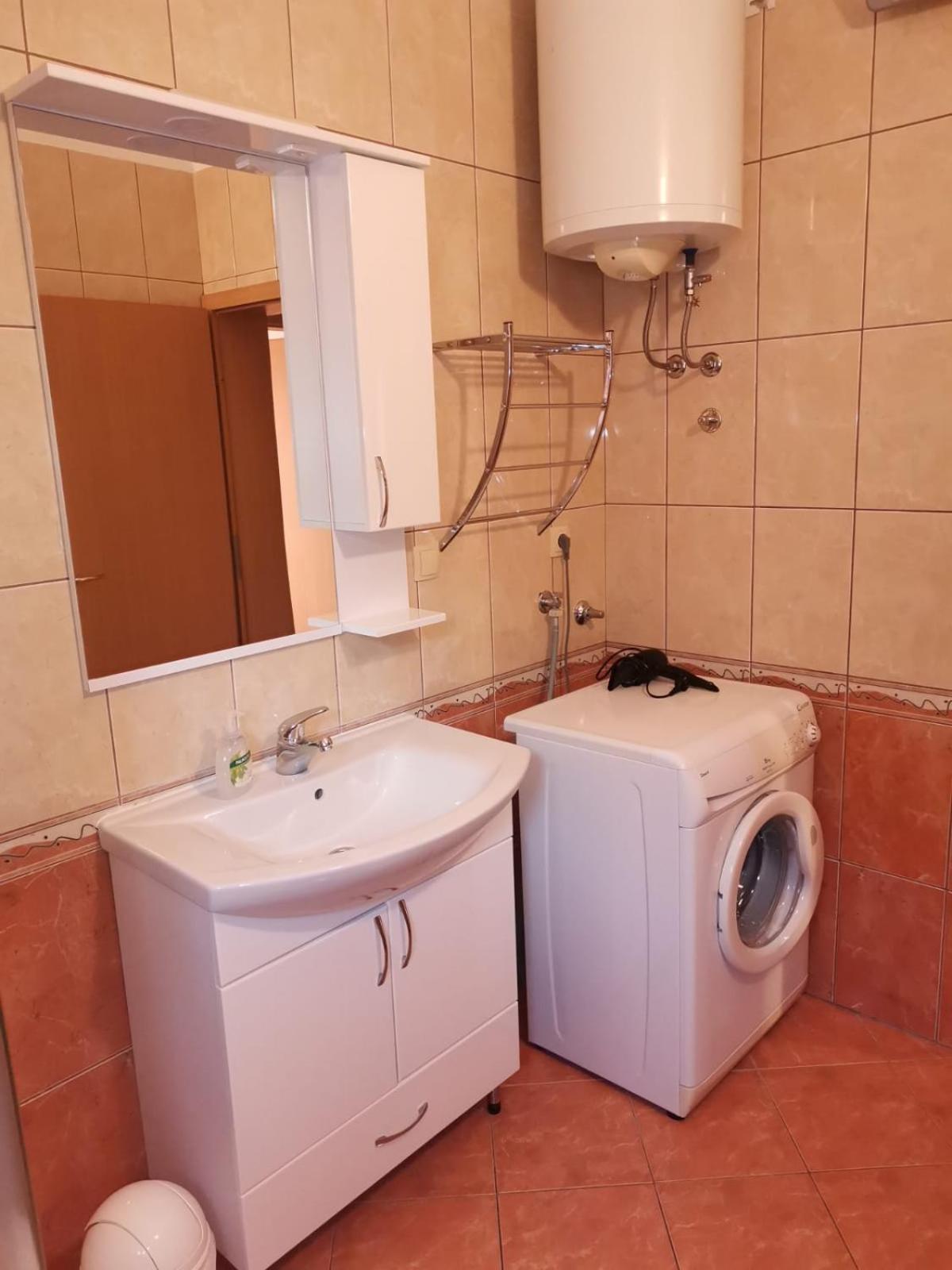 Apartmani Ljubo Примоштен Екстер'єр фото